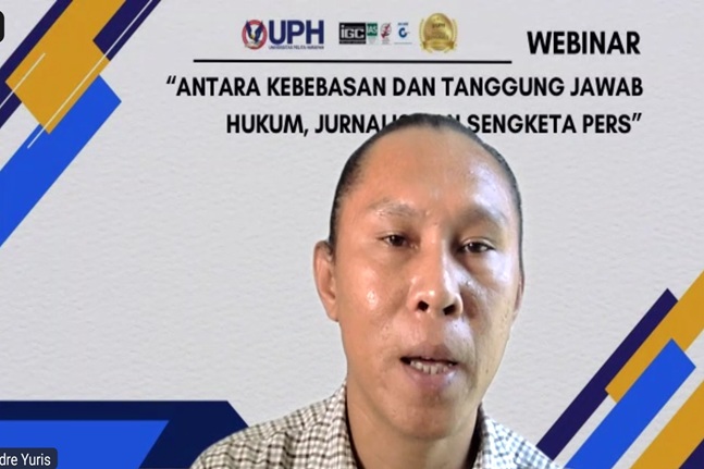 Ketua Aliansi Jurnalis Independen (AJI) Surabaya, Andre Yuris dalam Webinar Hukum Pers Antara Kebebasan dan Tanggung Jawab Hukum, Jurnalis, dan Sengketa Pers yang digelar oleh Fakultas Hukum Universitas Pelita Harapan Surabaya, Selasa (15/7/2025).