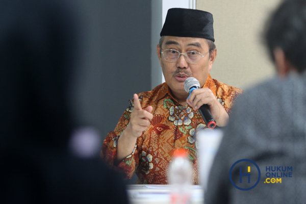  Ketua Dewan Pembina Asosiasi Auditor Hukum Indonesia (ASAHI), Prof Jimly Asshiddiqie  saat memberi sambutan dalam Pendidikan dan Sertifikasi Auditor Hukum, Senin (28/7/2025). Foto: RES