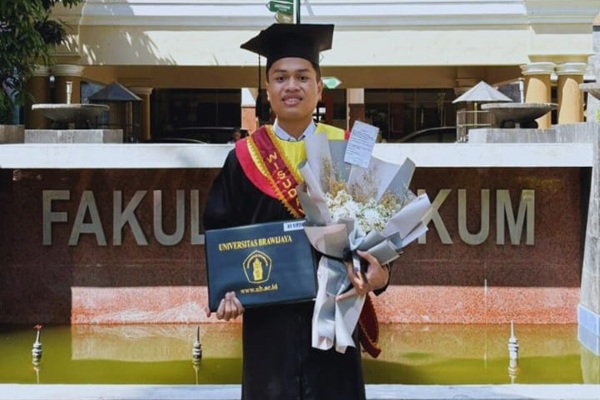 Yehezkiel Imanuel Santoso, wisudawan terbaik FH Universitas Brawijaya pada wisuda ke 24. Foto: Istimewa