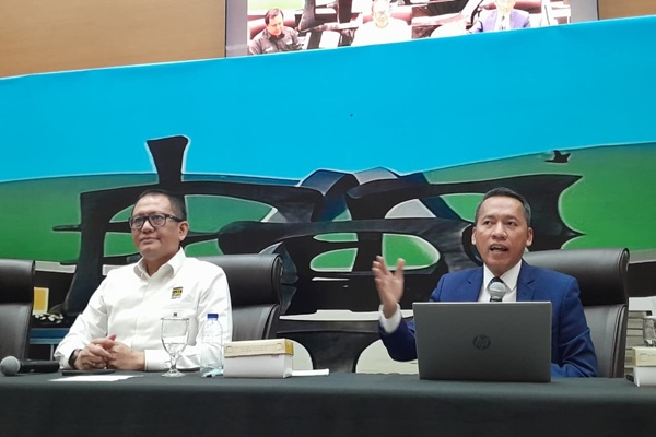 Ketua Tim 13 Asosiasi Haji dan Umrah, Muhammad Firman Taufik, danKetua Komnas Haji, Mustolih Siradj dalam sebuah diskusi di Komplek Gedung Parlemen, Selasa (19/8/2025). Foto: Istimewa