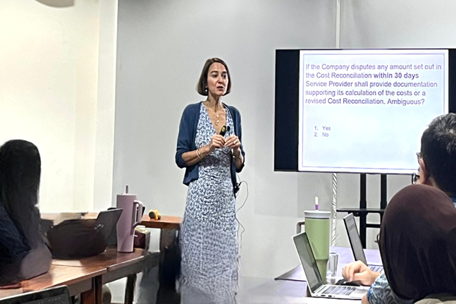 Associate Dean for Research and Faculty Development sekaligus Co-Director Legal Analysis, Research and Writing School of Law University of Washington, Prof Mireille Butler dalam kursus singkat penelitian hukum dan sistem hukum AS, Selasa (26/8/2025).