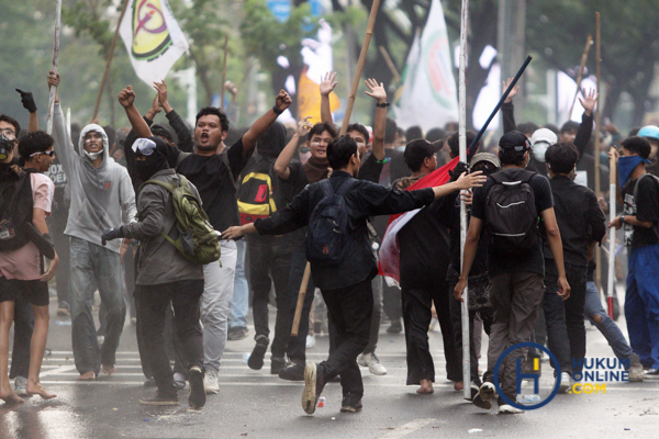 Aksi demonstrasi mahasiswa dan masyarakat sipil saat menggelar aksi di sejumlah wilayah Jakarta daerah, Kamis (28/8/2025).  Foto: RES