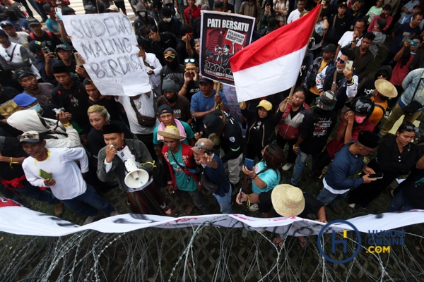 Ratusan Warga Pati Datangi KPK  (2).jpg