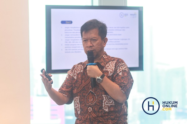 CEO Easybiz Leo Faraytody dalam kegiatan Diskusi Hukumonline: Strategi Efektif dalam Mengelola Akun OSS Perusahaan untuk Memenuhi Kewajiban Pelaporan di Jakarta, Kamis (18/9). Foto: HFW