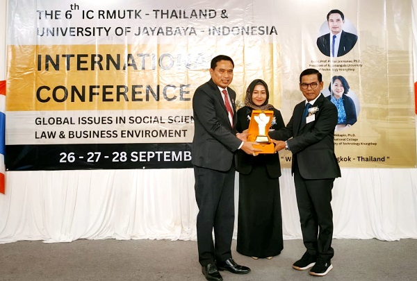 Direktur Pascasarjana Universitas Jayabaya, Assoc. Prof. Yuhelson (kanan) dalam 6th International Conference of Rajamangala University of Technology Krungthep (IC-RMUTK) 2025. Foto: istimewa