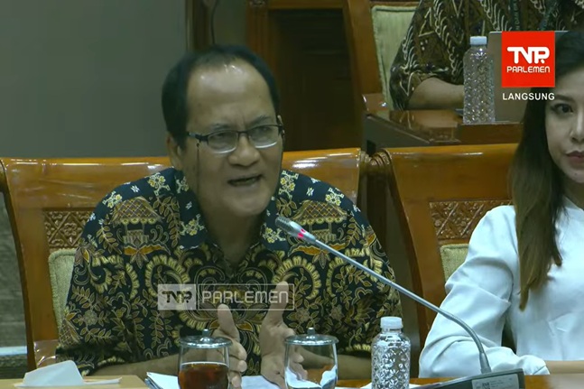 Guru besar antropologi hukum Fakultas Hukum Universitas Brawijaya, Prof I Nyoman Nurjaya saat rapat dengar pendapat umum (RDPU) dengan Komisi III DPR, Senin (29/9/2025). Foto: Tangkapan layar youtube