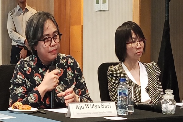 Direktur Kecerdasan Artifisial dan Ekosistem Teknologi Baru Kementerian Komunikasi dan Digital, Aju Widya Sari dan Partner dari salah satu firma hukum di Singapura, Oh Pin Ping dalam sebuah diskusi di Jakarta, Selasa (30/9/2025). Foto: Firyalfatin.