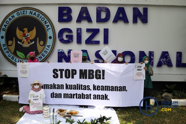Ibu-ibu Gelar Aksi Tolak MBG di Kantor Badan Gizi Nasional (3).jpg