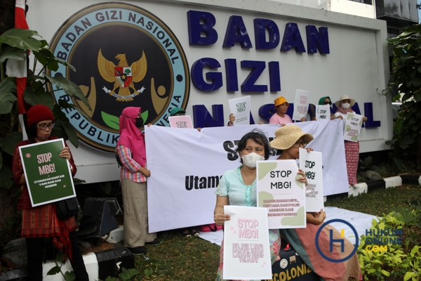 Ibu-ibu Gelar Aksi Tolak MBG di Kantor Badan Gizi Nasional (1).jpg