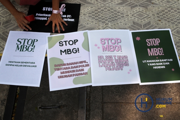Ibu-ibu Gelar Aksi Tolak MBG di Kantor Badan Gizi Nasional (6).jpg