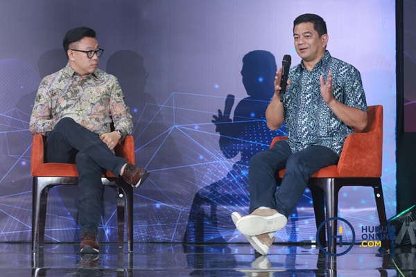 Co-Founder dan Managing Partner East Ventures, Willson Cuaca dan CEO GDP Venture, Martin Hartono. Foto: HFW