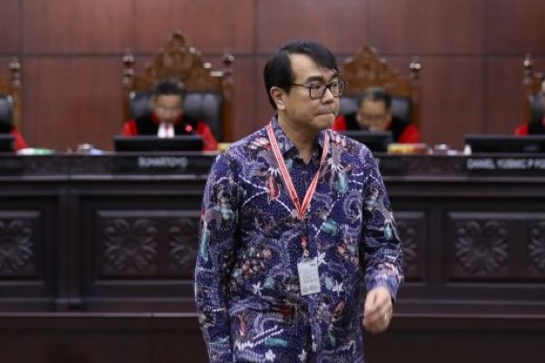 Dosen FH UI Yu Un Oppusunggu saat hendak memberi keterangan sebagai ahli dalam sidang pengujian UU PDP, Senin (3/11/2025). Foto: Humas MK