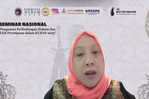 Staf Ahli Menteri Bidang Hukum dan Hak Asasi Manusia (HAM) KemenPPPA, Ratna Susianawati saat memberikan materi dalam Seminar Nasional Fakultas Hukum Universitas Kristen Satya Wacana (FH UKSW), Rabu (26/11/2025). Foto: Tangkapan layar zoom