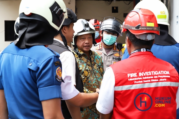 Mendagri Tinjau Lokasi Kebakaran di Kemayoran (2).jpg