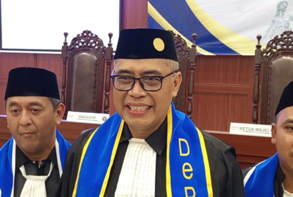 Praktisi hukum lingkungan yang juga Ketua Umum Dewan Pergerakan Advokat Republik Indonesia (DePA-RI), TM Luthfi Yazid. Foto: Tangkapan layar YouTube