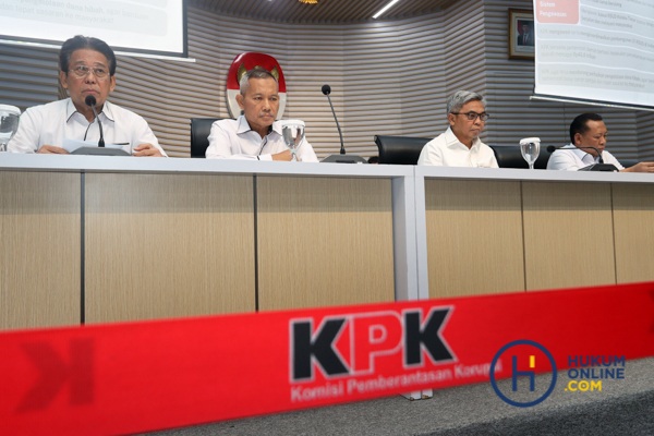 Pimpinan KPK menyampaikan Laporan Kinerja Akhir Tahun KPK 2025 di Gedung Merah Putih KPK, Jakarta Selatan, Senin (22/12). Foto: RES