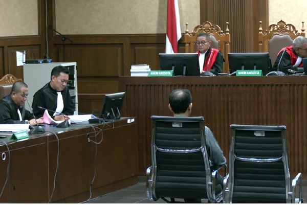 Sidang pembacaan dakwaan terhadap mantan Mendikbudristek, Nadiem Anwar Makarim, di Pengadilan Tipikor Jakarta, Senin (5/1). Foto: Tangkapan layar YouTube