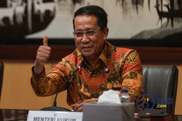 Menteri Hukum, Supratman Andi Agtas dalam konferensi pers di Gedung Kementerian Hukum, Jakarta, Senin (5/1). Foto: HFW