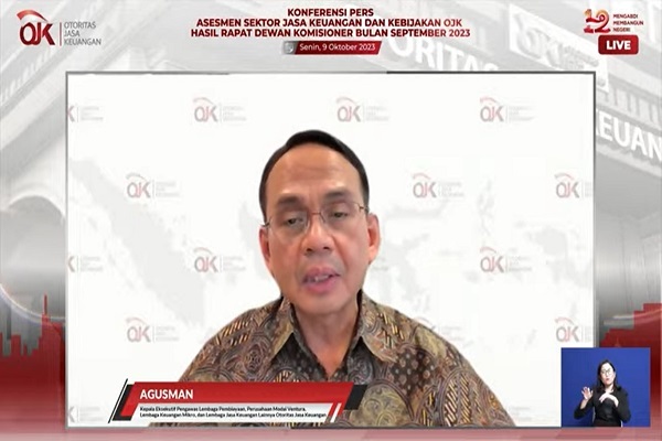 Kepala Eksekutif Pengawas Lembaga Pembiayaan, Perusahaan Modal Ventura, Lembaga Keuangan Mikro, dan Lembaga Jasa Keuangan Lainnya (PVML) OJK, Agusman. Foto: Tangkapan layar YouTube