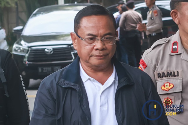 Bupati Pati, Sudewo tiba di Gedung Merah Putih KPK untuk menjalani pemeriksaan, Selasa (20/1). Foto: HFW