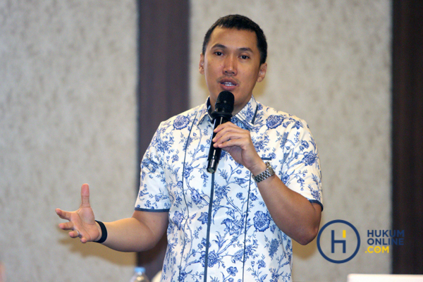 Managing Partner Dwinanto Strategic Legal Consultant (DSLC), Rizky Dwinanto dalam Pelatihan Hukumonline 2026 bertajuk ‘Memahami Prosedur PHK yang Tepat dan Integrasi Program JKP untuk Mitigasi Risiko Hukum Perusahaan’, Selasa (20/1/2026). Foto: RES