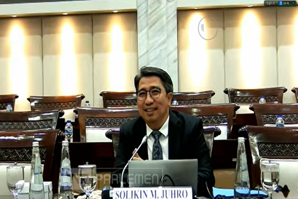 Solikin M Juhro saat menjalani uji kelayakan calon Deputi BI di ruang Komisi XI DPR Kompleks Gedung Parlemen, Jumat (23/01/2026). Foto: Tangkapan layar youtube