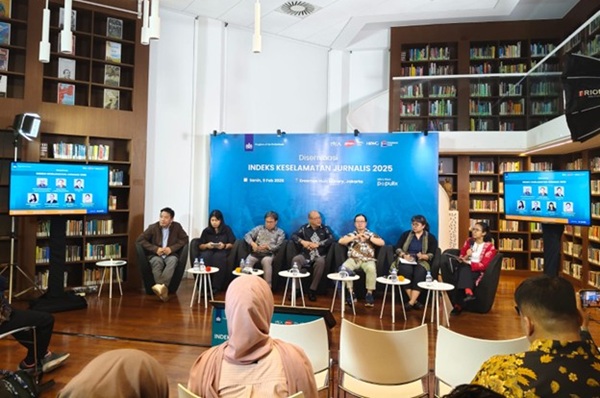 Sesi diskusi mengenai turunnya Indeks Keselamatan Jurnalis 2025, Senin (9/2). Foto: istimewa