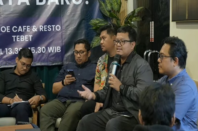 Kiri-kanan: Direktur IGJ Rahmat Maulana Sidik, Akademisi FH Unand Feri Amsari, Direktur HRWG Daniel Awigra, Direktur Ekonomi Digital CELIOS Nailul Huda, dan Pemerhati Kebijakan Digital Wahyudi Djafar dalam sebuah diskusi di Jakarta, Rabu (25/2/2026). Foto: ADY
