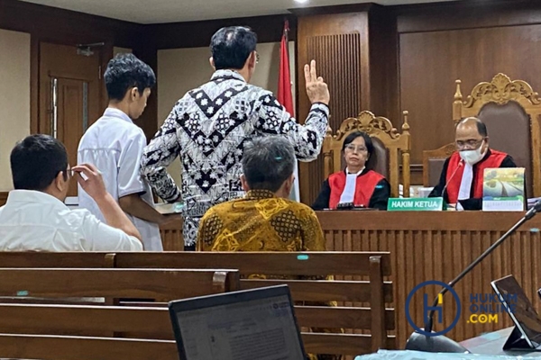 Ahok Jadi Saksi di Sidang LNG Pertamina (6).jpg
