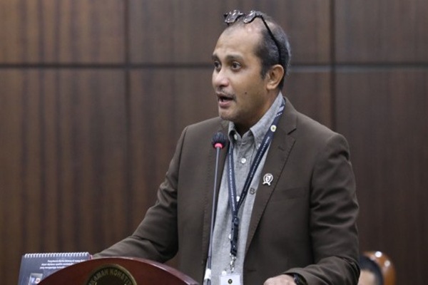 Wakil Menteri Hukum, Prof. Edward Omar Sharif Hiariej saat memberikan keterangan dalam sidang pleno Mahkamah Konstitusi (MK), Senin (9/3/2026). Foto: Istimewa