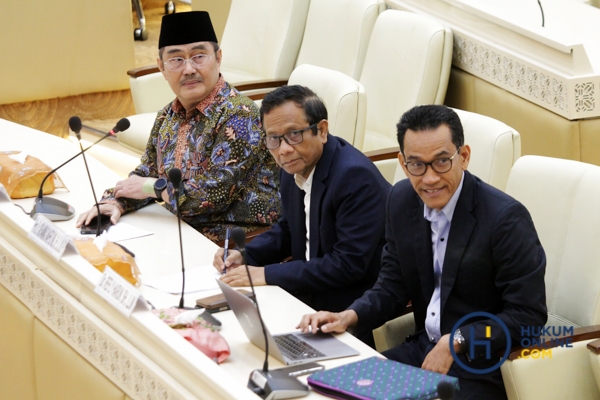 Komisi II DPR Serap Masukan Pakar  (1).jpg