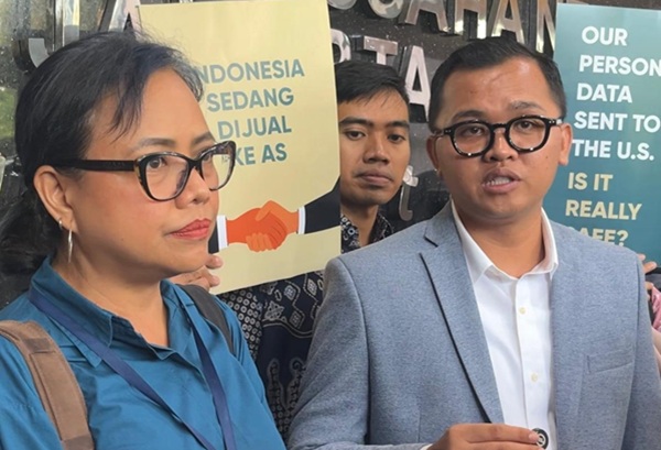 Akademisi dari Sekolah Tinggi Hukum Indonesia Jentera, Bivitri Susanti (kiri) dan Peneliti Hukum Center of Economic and Law Studies (CELIOS), Muhamad Saleh (kanan). Foto: HAN