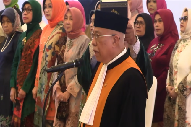 Ketua Muda Perdata Mahkamah Agung (MA),  Prof. (HC) Dr. Hamdi, S.H., M.Hum dalam Pengambilan Sumpah Jabatan dan Pelantikan Ketua Muda Perdata Mahkamah Agung, Senin (27/4/2026). Foto: Tangkapan layar youtube