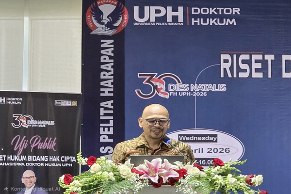 Riyo Hanggoro saat menyampaikan penelitiannya di Kampus UPH, Kawasan Semanggi, Jakarta Selatan, Rabu (29/4/2026). Foto: AJI