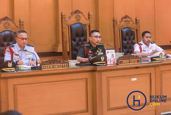 Pengadilan Militer II-08 Jakarta menggelar sidang lanjutan perkara penyiraman air keras terhadap aktivis KontraS, Andrie Yunus, pada Rabu (6/5) di Ruang Sidang Pengadilan Militer II-08, Cakung, Jakarta Timur. Foto: HFW