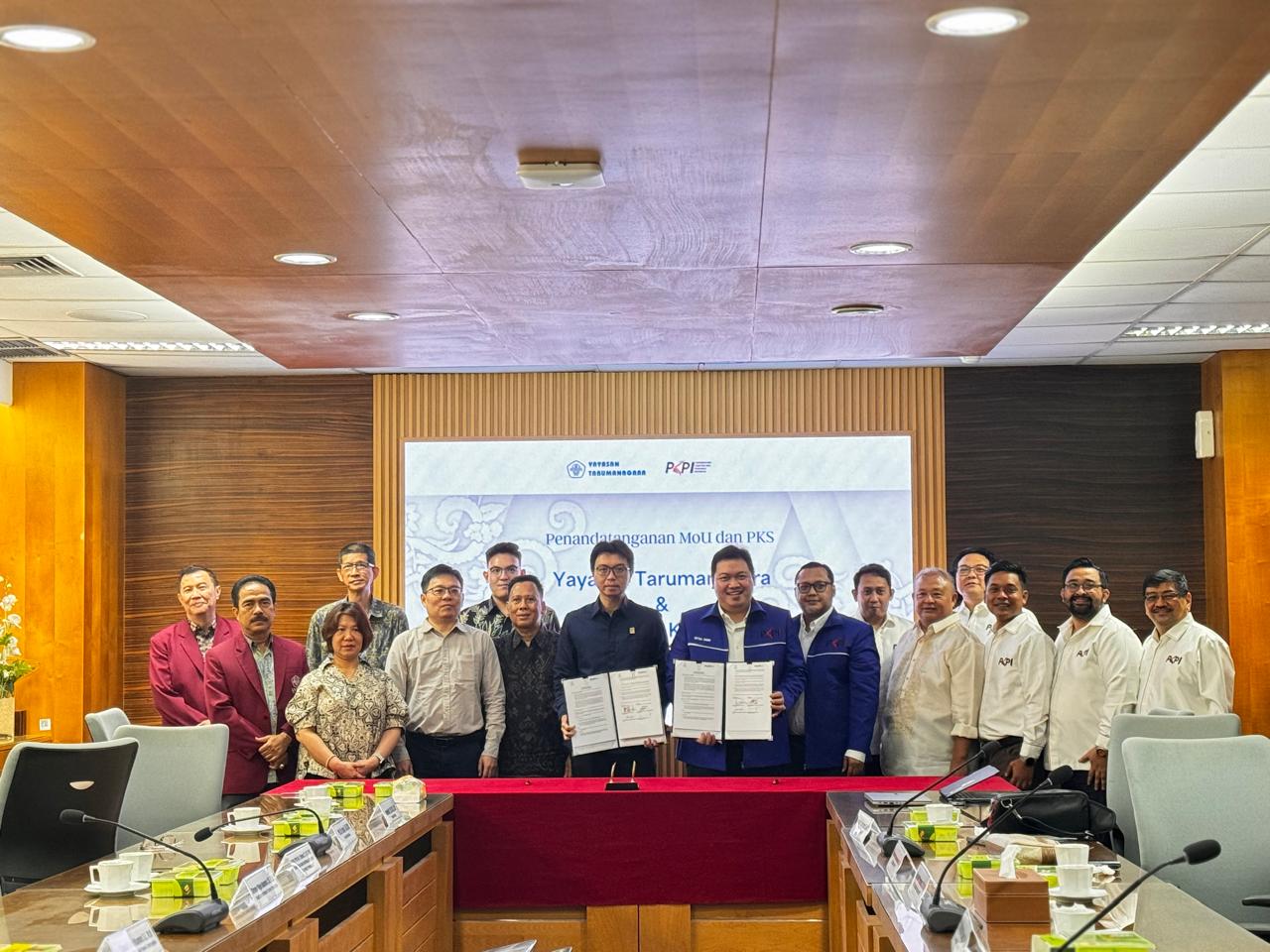 Penandatanganan Nota Kesepahaman (MOU) dan Kerjasama Pelatihan Dasar Profesi Kurator dan Pengurus PKPI Angkatan II Perserikatan Kurator dan Pengurus Indonesia (PKPI)  dengan Yayasan Universitas Tarumanagara pada Rabu (20/6). Foto: istimewa. 