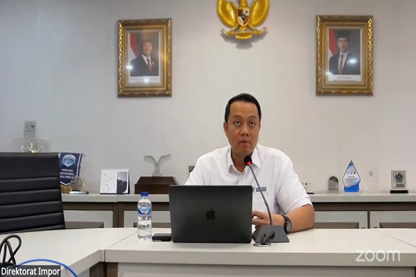 Direktur Impor Direktorat Jenderal Perdagangan Luar Negeri Kementerian Perdagangan, Andri Gilang Nugraha saat sosialisasi Permendag 18 Tahun 2026, Senin (15/6/2026). Foto: tangkapan layar youtube
