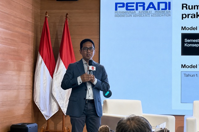  Akademisi  sekaligus Fulbright Scholar & Chen Yidan Fellow Harvard Graduate School of Education, Anindito Aditomo dalam sebuah seminar di Jakarta, Kamis (18/6/2026). Foto: WIL