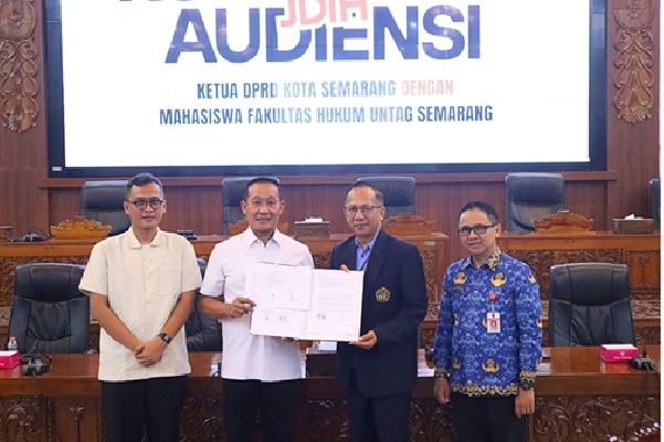 FH Untag Semarang melaksanakan Kuliah Parlemen di DPRD Kota Semarang. 
