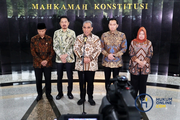 Pimpinan MPR Temui Hakim MK (5).jpg