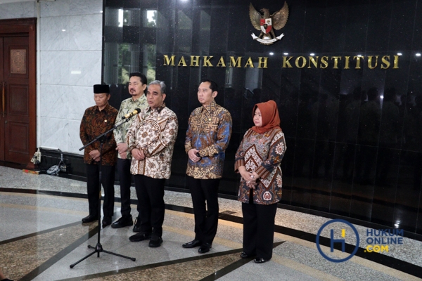 Pimpinan MPR Temui Hakim MK (6).jpg