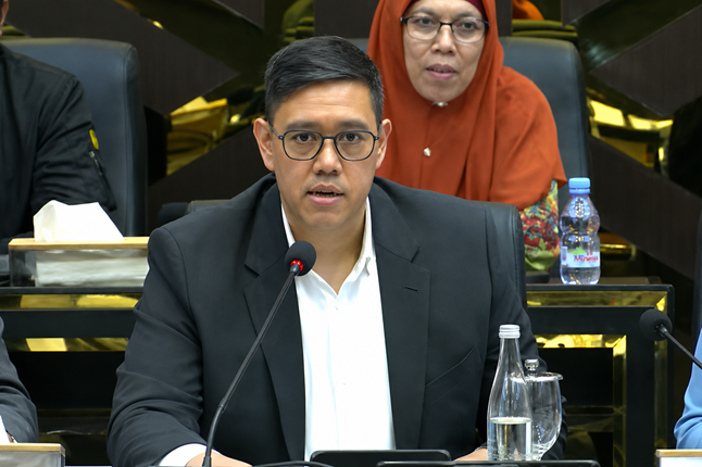 Wakil Ketua Komisi I DPR, Dave Akbarshah saat rapat dengar pendapat dengan Baleg DPR, Selasa (14/7/2026). Foto: Istimewa
