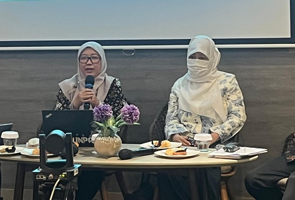 Akademisi Fakultas Hukum Universitas Katolik Parahyangan (UNPAR), Niken Savitri (kiri) dan Mantan Anggota Komisi Yudisial (KY) Bidang Pencegahan dan Peningkatan Kapasitas Hakim periode 2020–2025, Sukma Violetta (kanan). Foto: HAN
