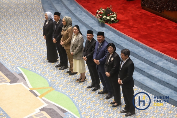 DPR Sahkan Destry Damayanti (9).jpg