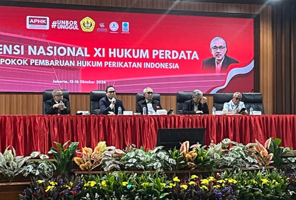 Sesi diskusi panel dalam Konferensi Nasional IX Hukum Perdata bertema “Pokok-Pokok Pembaharuan Hukum Perikatan Indonesia” di Universitas Borobudur, Jakarta, Kamis (15/10). Foto: HAN