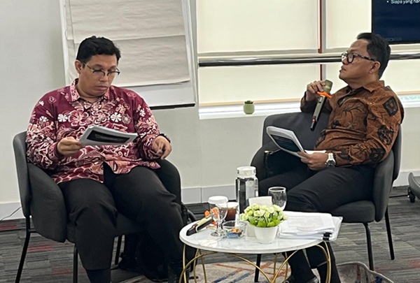 Partner NSMP, Fajar Riduan Siahaan (kiri) dan Senior Partner NSMP Mulyadi (kanan). Foto: HAN
