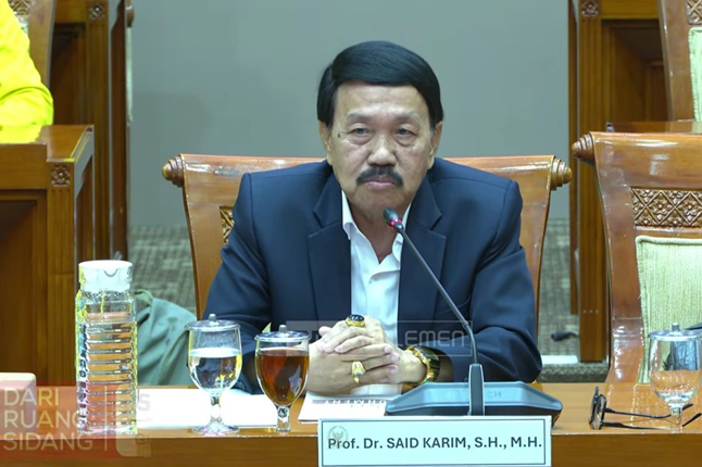 Pakar hukum pidana, Prof Said Karim saat rapat dengar pendapat umum (RDPU) dengan Komisi III DPR, Senin (26/10/2026). Foto: Tangkapan layar youtube