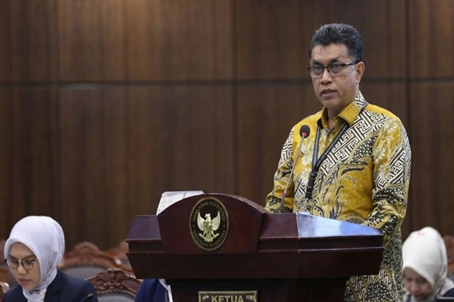  Pakar Hukum Keuangan Negara Universitas Atma Jaya Yogyakarta, W. Riawan Tjandra saat menjadi ahli dalam persidangan di Gedung Mahkamah Konstitusi, Senin (26/10/2026). Foto: Humas MK