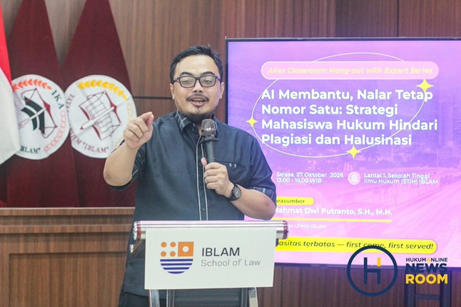 Wakil Ketua I STIH IBLAM, Marjan Miharja dalam kegiatan AIlex Classroom: Hang-out with Expert Series bertajuk ‘AI Membantu, Nalar Tetap Nomor Satu: Strategi Mahasiswa Hukum Hindari Plagiasi dan Halusiansi’, Selasa (27/10/2026). Fotografer / HFW