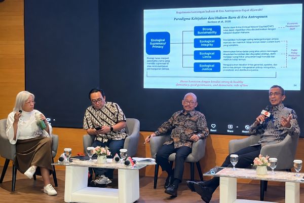 Narasumber dalam acara 'Rule of Law Sustainability' yang diselenggarakan ILUNI FH UI di Jakarta, Selasa (27/10/2026). Foto: HAN